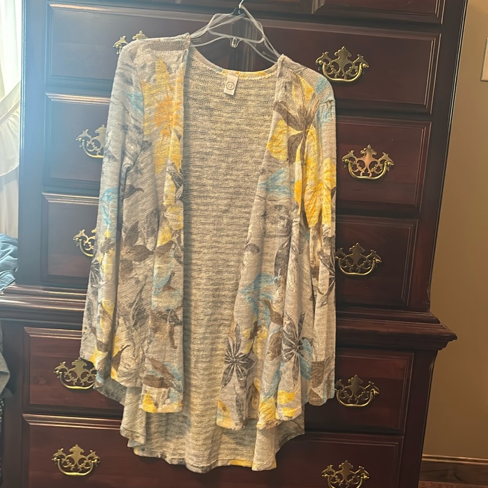 Light weight cardigan gray/teal/yellow.  Medium. NEW